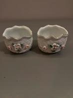 Twee sierlijke porseleinen schaaltjes, Ophalen