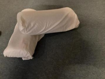2 voetenkussentjes nieuw met slopen bieden beschikbaar voor biedingen