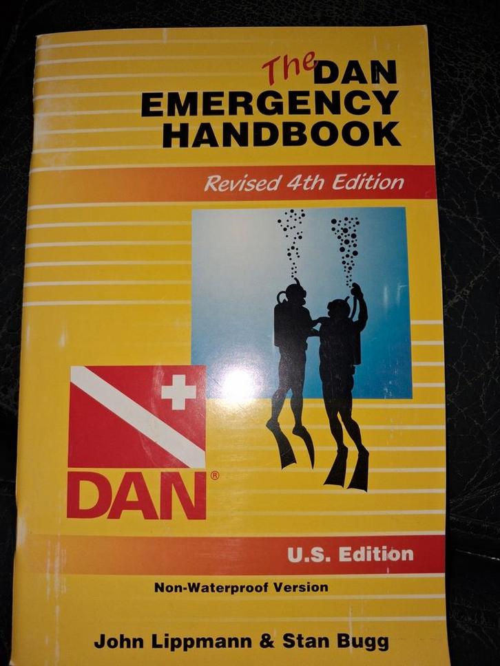 DAN Emergency Handbook - Duiken, Boeken, Hobby en Vrije tijd, Gelezen, Overige onderwerpen, Ophalen of Verzenden