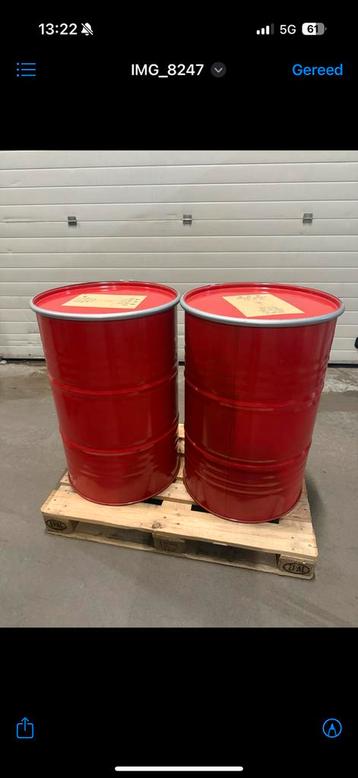 Rood ijzeren vat met deksel en klemband – 200 liter beschikbaar voor biedingen