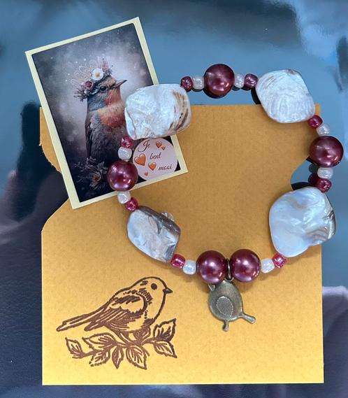 Bruin roze armband met roodborstje, Sieraden, Tassen en Uiterlijk, Armbanden, Nieuw, Overige materialen, Roze, Ophalen of Verzenden