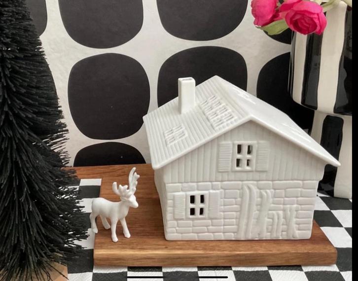 Rader lichthuisje skihut + hertje witbporselein, Huis en Inrichting, Woonaccessoires | Kandelaars en Kaarsen, Nieuw, Minder dan 25 cm
