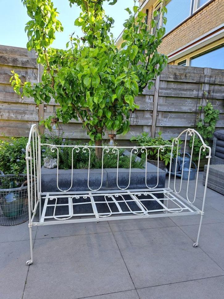 Frans brocante ledikantje / kinderbed / bankje, Antiek en Kunst, Antiek | Meubels | Bedden, Ophalen