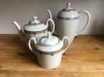 Frans servies: theepot, suikerpot, koffiekan, serveerschaal., Antiek en Kunst, Curiosa en Brocante, Verzenden
