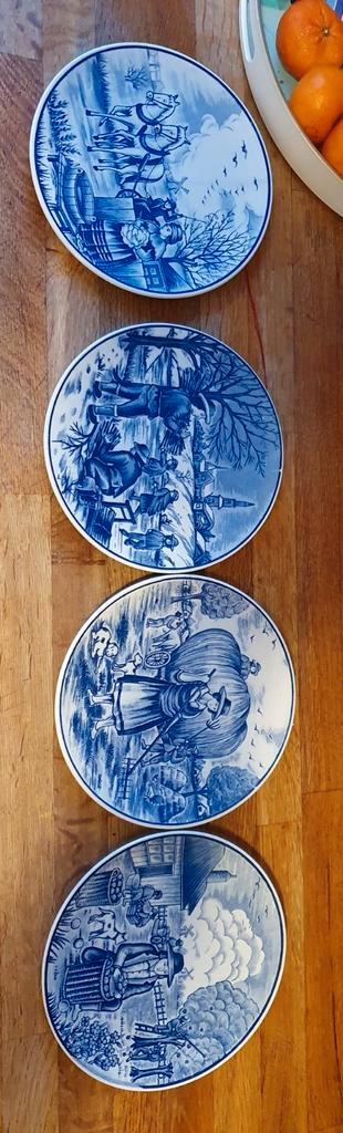 Delfs blauw 4 borden  beschikbaar voor biedingen
