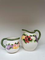 Vintage franse Barbotine Set, Pichet met Fruitmotief, Ophalen of Verzenden