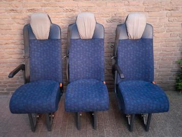 3 Autostoelen - 2 met Leuning en Armsteun beschikbaar voor biedingen