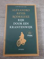 Rijk door een krantenwijk - Alexandro Reyes Rodriguez, Ophalen of Verzenden, Gelezen, Alexandro Reyes Rodriguez