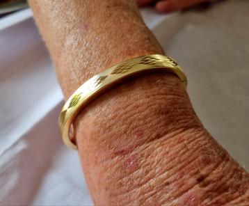 Uit nalatenschap bewerkte Plaque slavenarmband beschikbaar voor biedingen