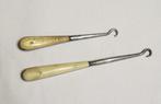 Antieke twee haken voor het vastmaken van korsetten, ca 1900, Antiek en Kunst, Ophalen of Verzenden