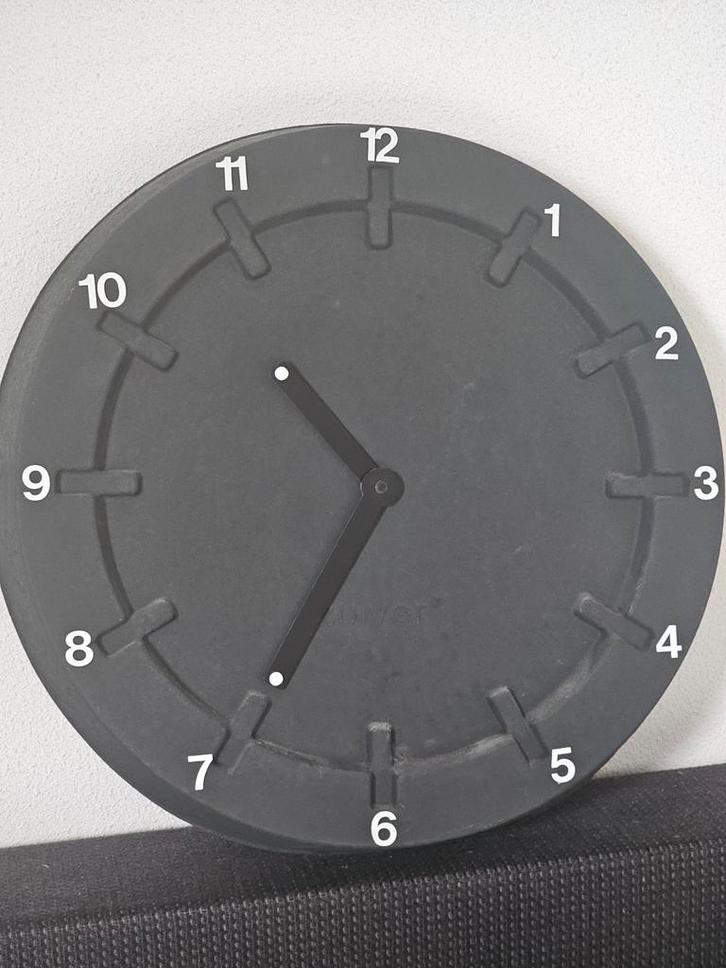 Zuiver Wandklok - Stijlvol Design, Huis en Inrichting, Woonaccessoires | Klokken, Zo goed als nieuw, Wandklok, Analoog, Ophalen of Verzenden