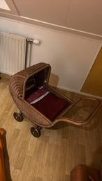 Ouderwets rieten poppenwagentje met dekentje en kussentje, Antiek en Kunst, Ophalen