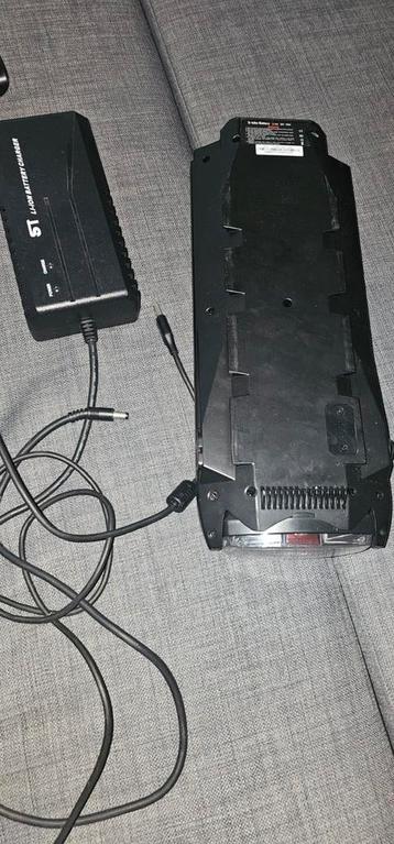 E-bike Batterij 36V 10.4Ah met Oplader beschikbaar voor biedingen