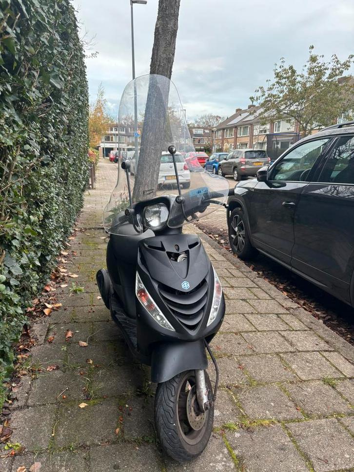 Piaggio zip 2012 4tk, Fietsen en Brommers, Scooters | Piaggio, Zo goed als nieuw, Zip, Benzine, Ophalen