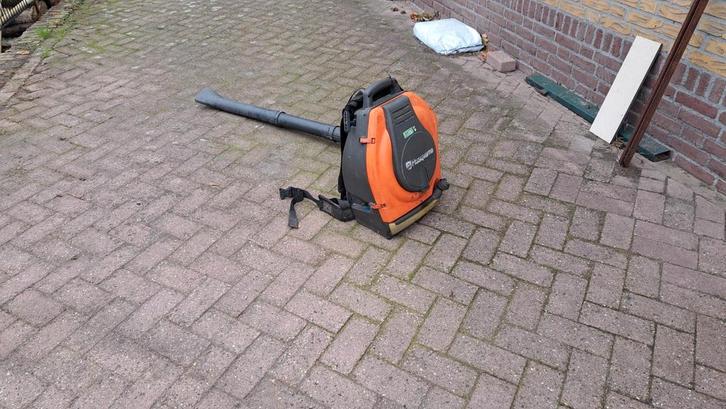 Husqvarna 356 BT Bladblazer ruggedragen 2007 goed lezen, Tuin en Terras, Bladblazers, Gebruikt, Ruggedragen, Benzine, Ophalen