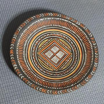 Vintage ca. 1972 Indonesian Handgesneden Houten Sierbord  beschikbaar voor biedingen