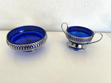 Antieke serveerschaaltjes kobalt blauw glas en licht metaal beschikbaar voor biedingen
