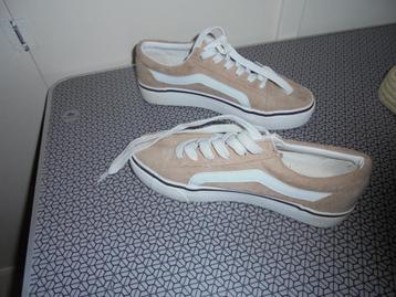 Lichtbruine suede sneakers maat 41 beschikbaar voor biedingen