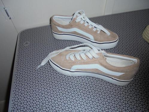 Lichtbruine suede sneakers maat 41, Kleding | Dames, Schoenen, Zo goed als nieuw, Sneakers of Gympen, Bruin, Ophalen of Verzenden