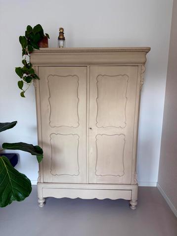Biedermeier kast beige vintage kast beschikbaar voor biedingen