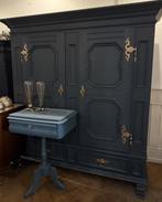 Oude kasteelkast, kloosterkast kast vintage servieskast VdlM, Huis en Inrichting, Ophalen, 1 of 2 laden, 150 tot 200 cm, Zo goed als nieuw