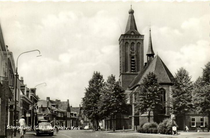 Scherpenzeel [Gld.], Ned. Herv. Kerk - auto fietser - ongelo, Verzamelen, Ansichtkaarten | Nederland, Ongelopen, Gelderland, Voor 1920