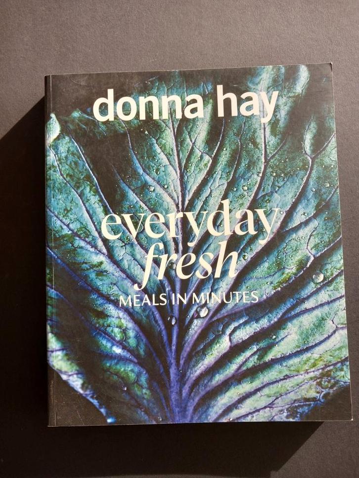 Donna Hay - Everyday Fresh Kookboek Engelstalig, Boeken, Kookboeken, Zo goed als nieuw, Voorgerechten en Soepen, Hoofdgerechten