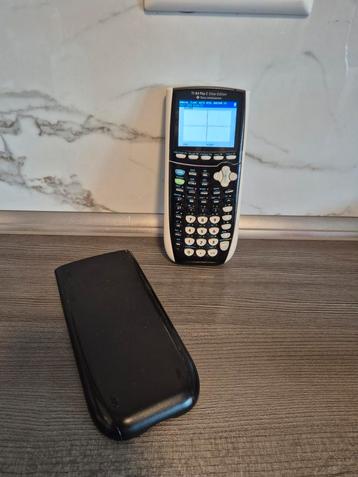 TI-84 Plus C Silver Edition – met kap & oplaadkabel  beschikbaar voor biedingen
