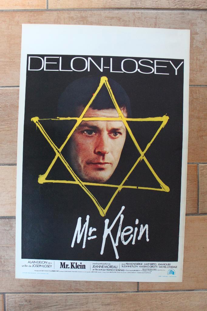 filmaffiche Alain Delon Mr Klein 1976 filmposter, Verzamelen, Posters, Zo goed als nieuw, Film en Tv, A1 t/m A3, Rechthoekig Staand