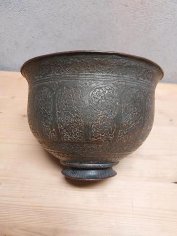 Antieke Kashmiri koperen schaal – handgegraveerd beschikbaar voor biedingen