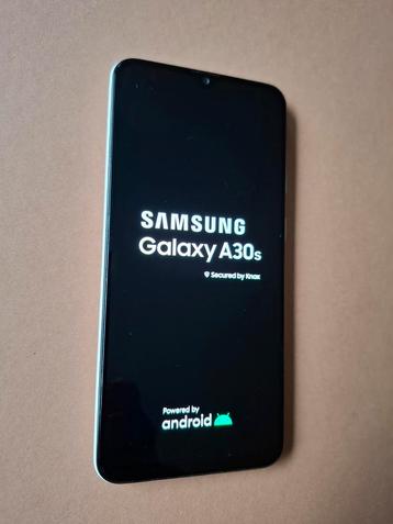 Samsung Galaxy A30s 64GB Wit/Echt Leer Boockcase/Nette Staat beschikbaar voor biedingen