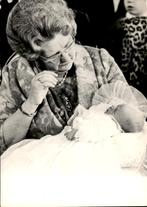 Koningin Juliana met kleinzoon Carlos, Verzamelen, Verzenden, 1960 tot 1980, Gelopen, Sterren en Beroemdheden