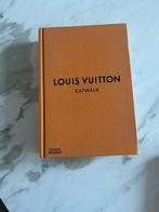 Louis vuitton catwalk boek, Boeken, Ophalen of Verzenden, Nieuw, Mode algemeen