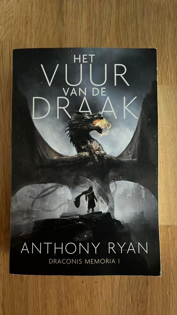 Het vuur van de draak, Draconis Memoria 1, Boeken, Fantasy, Zo goed als nieuw, Ophalen of Verzenden