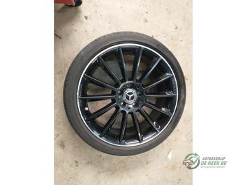 Sportvelgenset + banden van een Mercedes A-Klasse beschikbaar voor biedingen