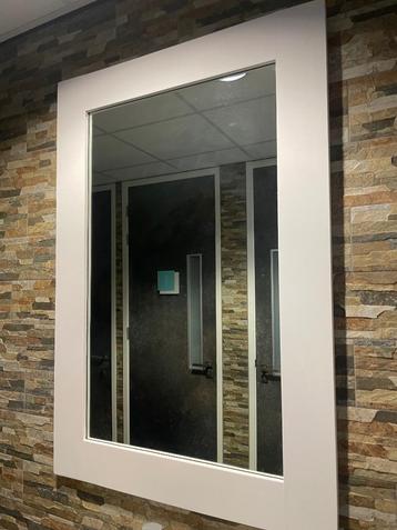 Spiegels, houten lijst, 2x grote lijst 125 cm x 85 cm beschikbaar voor biedingen