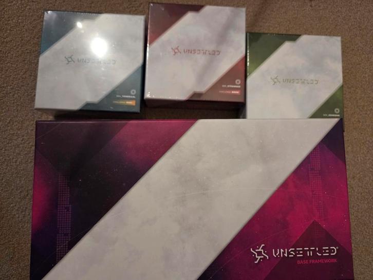 Unsettled Bordspel + 3 Uitbreidingen + Survival Pack, Hobby en Vrije tijd, Gezelschapsspellen | Bordspellen, Zo goed als nieuw