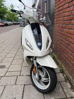 Piaggio Fly 2017 45km, Fietsen en Brommers, Scooters | Piaggio, Ophalen, Zo goed als nieuw, Fly