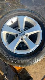 Winterbanden Tiguan. 215-65-16 215/65R16, Auto-onderdelen, Banden en Velgen, Ophalen, 16 inch, Banden en Velgen, Winterbanden