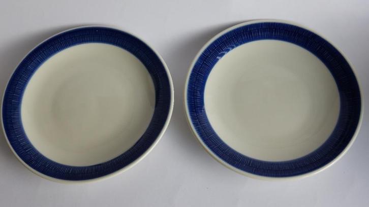 Rörstrand Koka blauw 2 bordjes Hertha Bengtson  ca1950, Huis en Inrichting, Keuken | Servies, Zo goed als nieuw, Bord(en), Overige stijlen