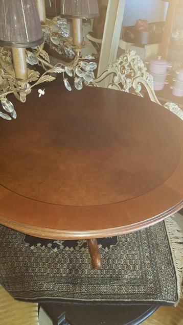 Noten Houten barok salonTafel met Gesneden Details beschikbaar voor biedingen