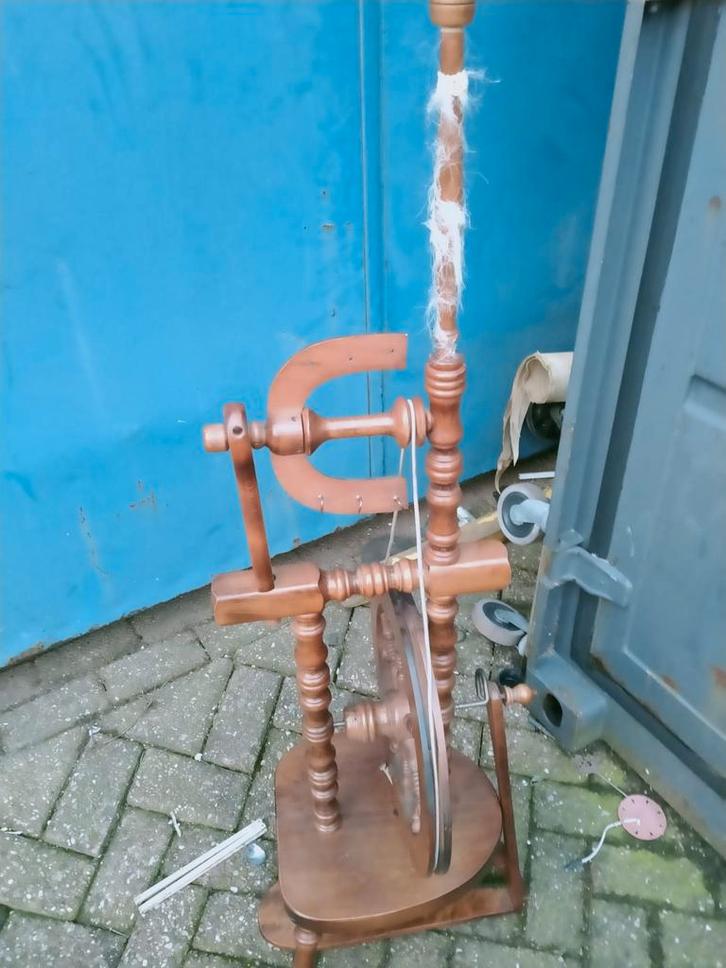 Oud houten spinnewiel – decoratief, Hobby en Vrije tijd, Spinnewielen en Spinnen, Spinnewiel, Ophalen