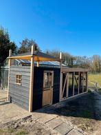Hooiberg kippenhok uitloop ren