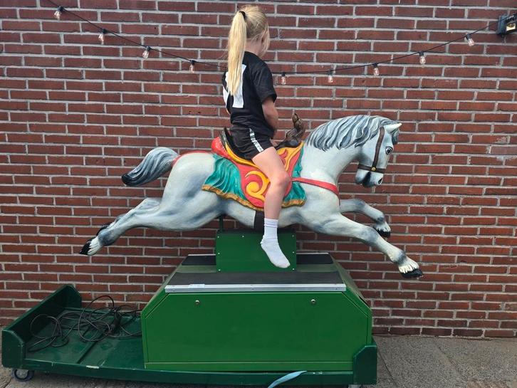 Oude Vintage electrische hobbelpaard zeldzaam, Verzamelen, Automaten | Overige, Zo goed als nieuw, Ophalen