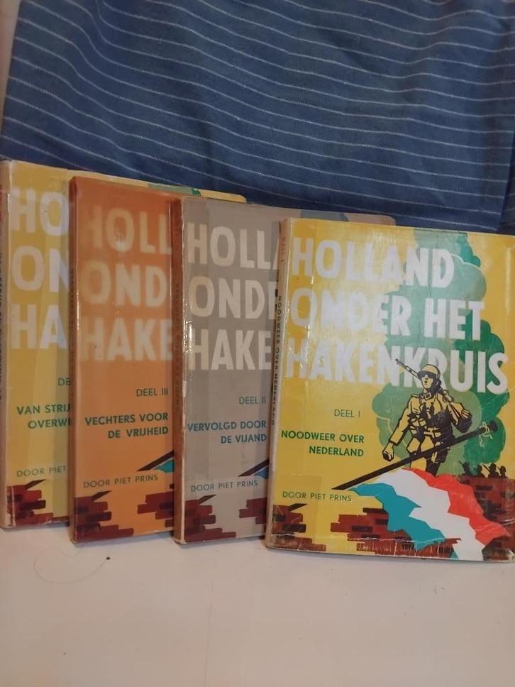 Piet Prins, Holland onder het hakenkruis 4 delen WOII oorlog, Boeken, Overige Boeken, Gelezen, Ophalen of Verzenden