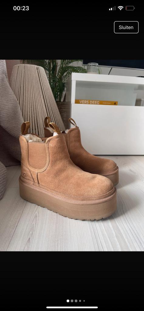 Ugg neumel platform chelsea, Kleding | Dames, Schoenen, Zo goed als nieuw, Beige, Ophalen of Verzenden