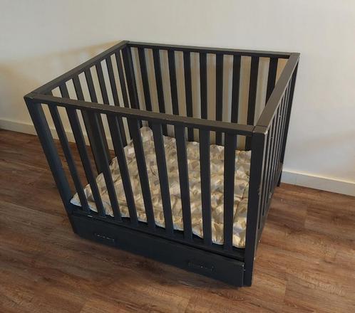 Box met opberglade (incl. Boxkleed), Kinderen en Baby's, Boxen, Gebruikt, Rechthoekig, In hoogte verstelbaar, Boxkleed, Lade, Wieltjes