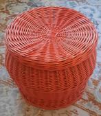 Vintage Oranje Mand Tafeltje met Deksel, Huis en Inrichting, Ophalen, Overige materialen, Minder dan 50 cm, Gebruikt