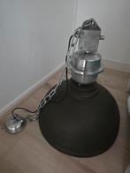 Twee mooie robuuste industriële lampen. 35 en 52 doorsnee, Huis en Inrichting, Lampen | Hanglampen, Ophalen, Zo goed als nieuw