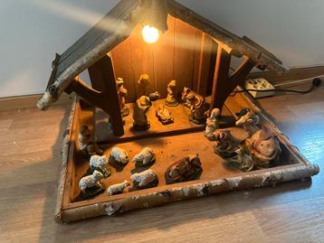 Mooie Kerststal met Figuren beelden figuren kerstgroep beschikbaar voor biedingen